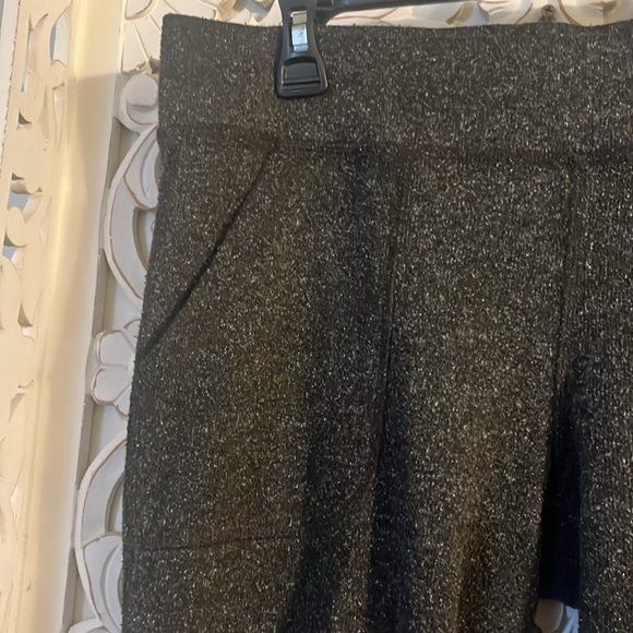 CLEARANCE….. Cabi jogger sweatpants with pockets - Picture 3 of 6